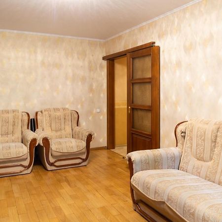 Rybalskaya 8 Apartment Киев Екстериор снимка